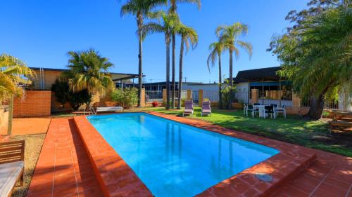 Swimming pool, Hilltop Motel in Broken Hill
