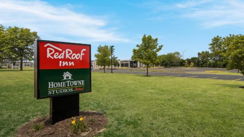 HomeTowne Studios by Red Roof Chicago - N Aurora-Naperville