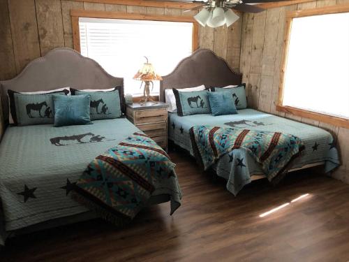 Rockin B Ranch Bluff House in Pipe Creek, USA
