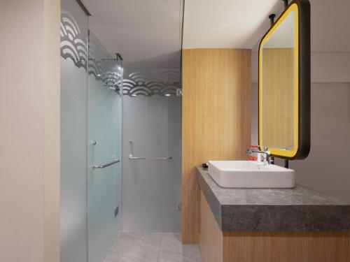 room detail thumbnail 2