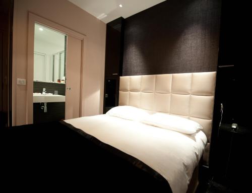 First Hotel Paris Tour Eiffel - image 7