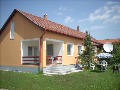 Abádi Karmazsin ház