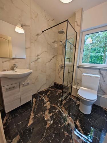 Double Room image 10