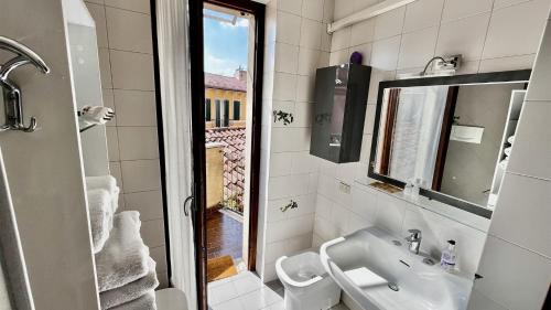Double Room with Private Bathroom image 10