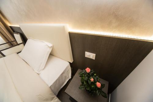 1 king bed, 2 twin beds