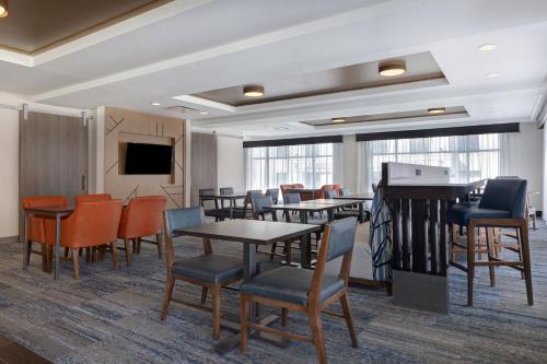 餐飲選擇, Holiday Inn Express & Suites Kansas City KU Medical Center By IHG in 肯薩斯城