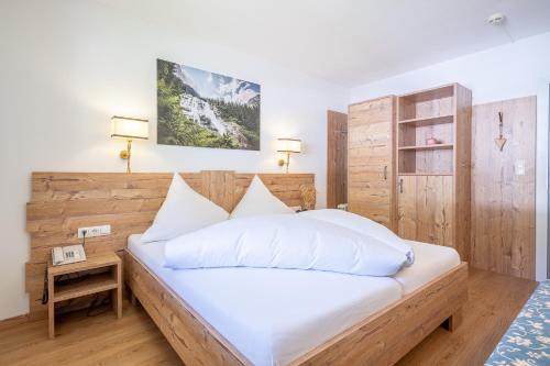 Hotel Eschenhof & Apartments – Fulpmes, IL