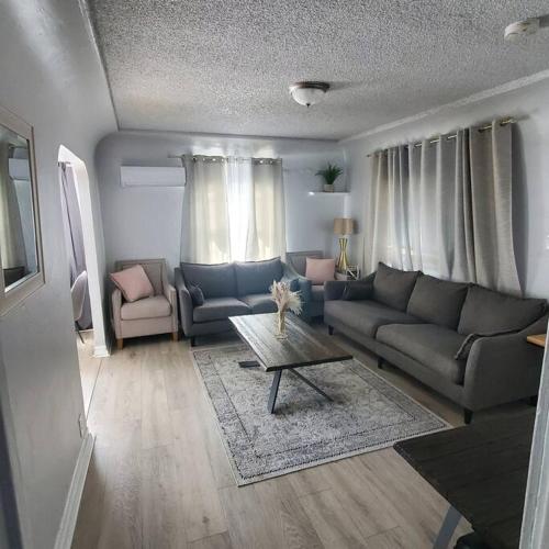 Charming 3 bedroom front house.