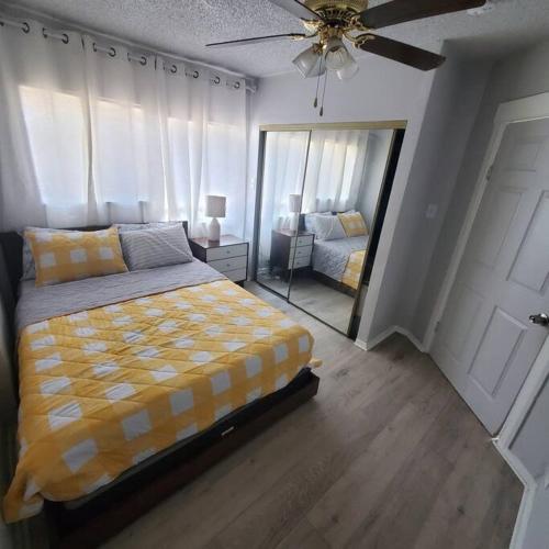 Charming 3 bedroom front house. in Los Angeles, USA