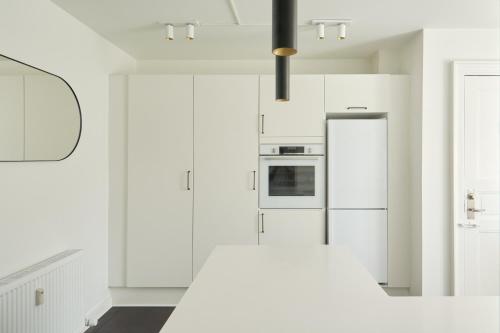 Beautiful 3 Bedroom Flat Near Shopping & Metro Beautiful 3 Bedroom Flat Near Shopping & Metro