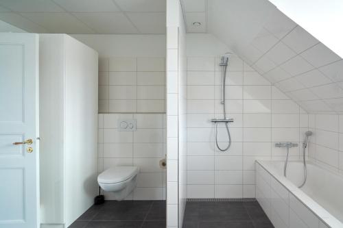 Beautiful 3 Bedroom Flat Near Shopping & Metro Beautiful 3 Bedroom Flat Near Shopping & Metro