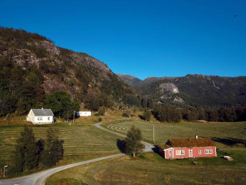 . Fossane gard, autentiske gardshus på sauegard
