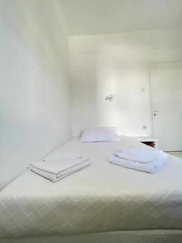 Small Double Room image 10