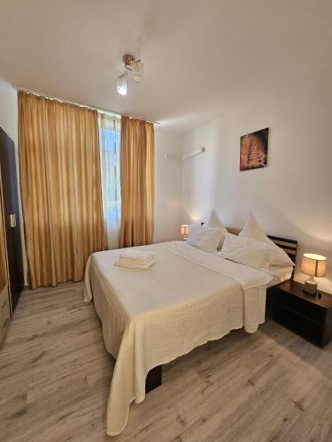 Deluxe Two-Bedroom Apartment image 10