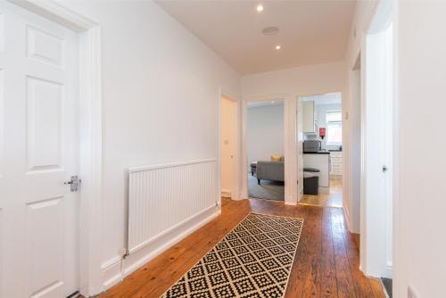 外部景觀, Gertrude House - Spacious 3BR Bungalow in Nottingham in 雷迪灣