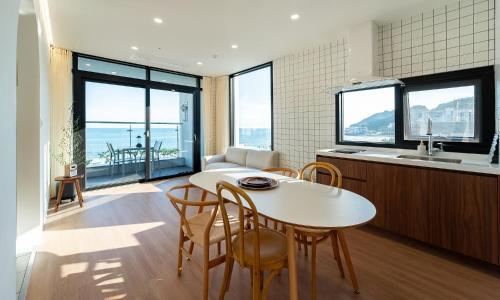 Paul Mare Pool Villa in Busan