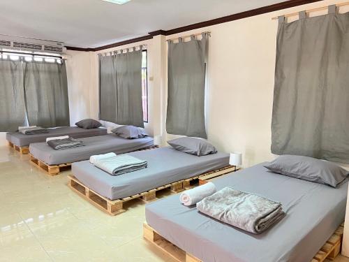 บ้านไทยไออุ่น Room Type - 8-Bed Mixed Dormitory Room