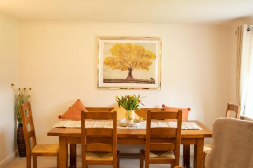 Közös társalgó / TV, Longfield, Daviot in Daviot