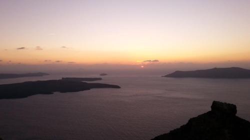 Amazing Santorini Villa Caldera Serene House 3 Bedrooms Private Plunge Pool and Stunning Sea Views Imerovigli