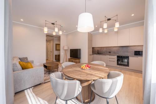 2 bedrooms, 4 beds