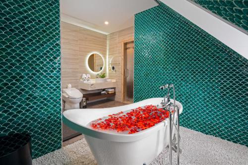 Μπάνιο, GRAND FLEUVE BOUTIQUE in Hạ Long