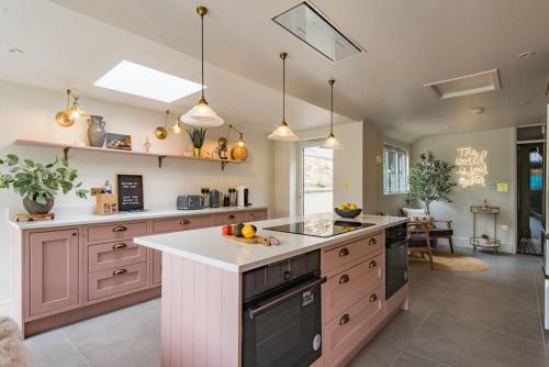West Cliff - Stunning home near the beach