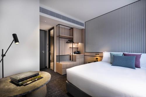 Urban Junior Queen Room