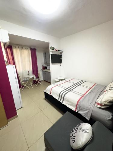 Luxury Ha'Atsmaut Suite - 5Min Walk Sea in Bat Yam