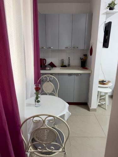 Luxury Ha'Atsmaut Suite - 5Min Walk Sea in Bat Yam