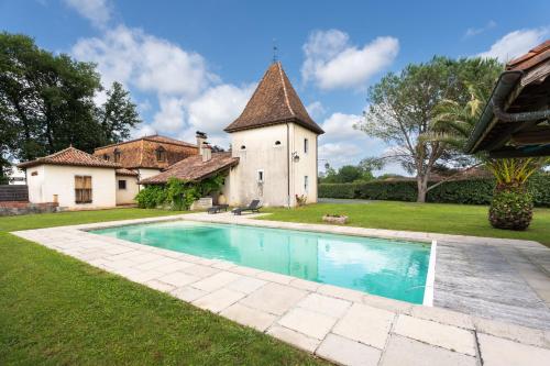 Lou Grit - Maison pour 10 avec piscine privée, Salies De Béarn