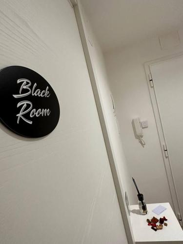 Black & White Rooms 3