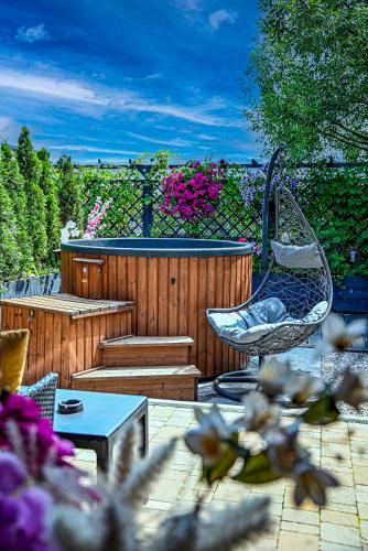 Exterior view of Domek w gorach - Prywatne Jacuzzi, Sauna, Grota Solna - PANORAMA CHELM SKI&SPA