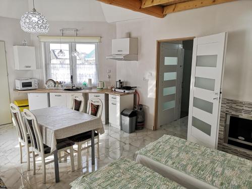 4 twin beds