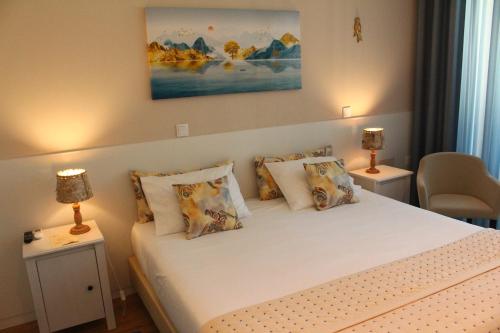 Mobility Accessible One Bedroom Suite Queen Roll-In Shower