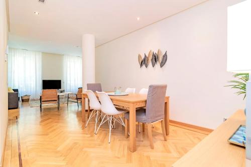 Velazquez Suites - image 3