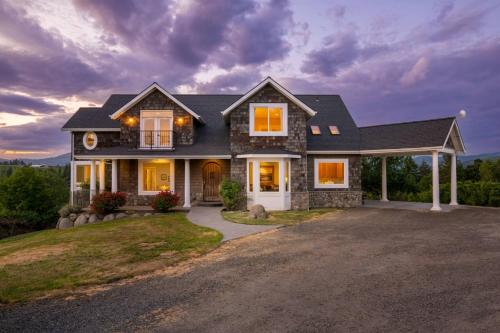 River Song Country Chateau – Hood River, OR