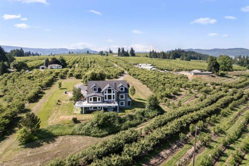 River Song Country Chateau – Hood River, OR