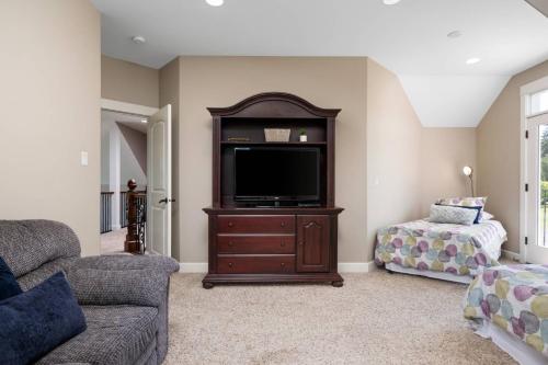 River Song Country Chateau – Hood River, OR