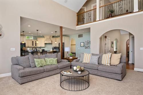River Song Country Chateau – Hood River, OR