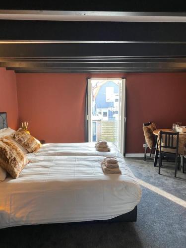 Schutter 9 in ซีริกเช บินเนน เดอ เฟสเทน