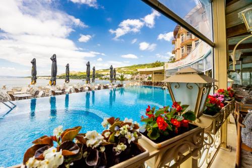 Restaurant, Royal Bay Resort & Aqua Park - All Inclusive and Free beach accsess in Kavarna