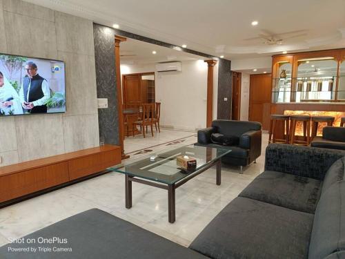 Elegant/Stunning 3 BHK Apt in Connaught Place