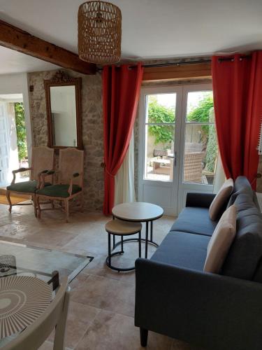 Le Logis des Remparts à l'intérieur de la Cité médiévale, Jardin privé, Parking inclus gîte à louer Cité de Carcassonne