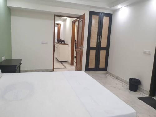 Elegant/Stunning 3 BHK Apt in Connaught Place