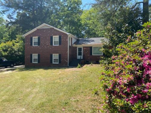Spacious 4B Home Near Fort Bragg in Woodfield