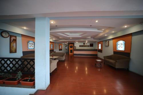 大堂, 賈亞拉傑公寓 (Jayaraj Residency) in 科代卡那市中心