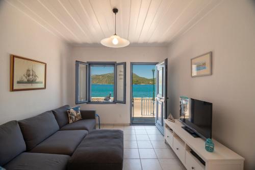 Cottage on the Sea - Vathi