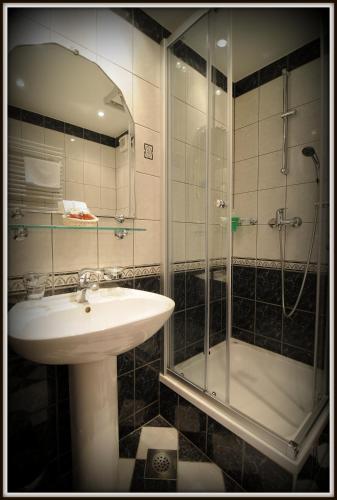 Double Room with Balcony and Mountain View image 8