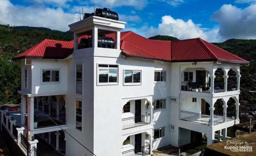 2 Bed Apartment Sleeps 4 - Jacuzzi Parking Wifi - image 5
