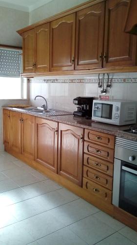 Lovely 4-Bed Apartment in Estombar